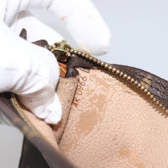 LOUIS VUITTON Monogram Bucket GM Pouch Accessory Pouch LV Auth 112772 - Picture 12 of 13